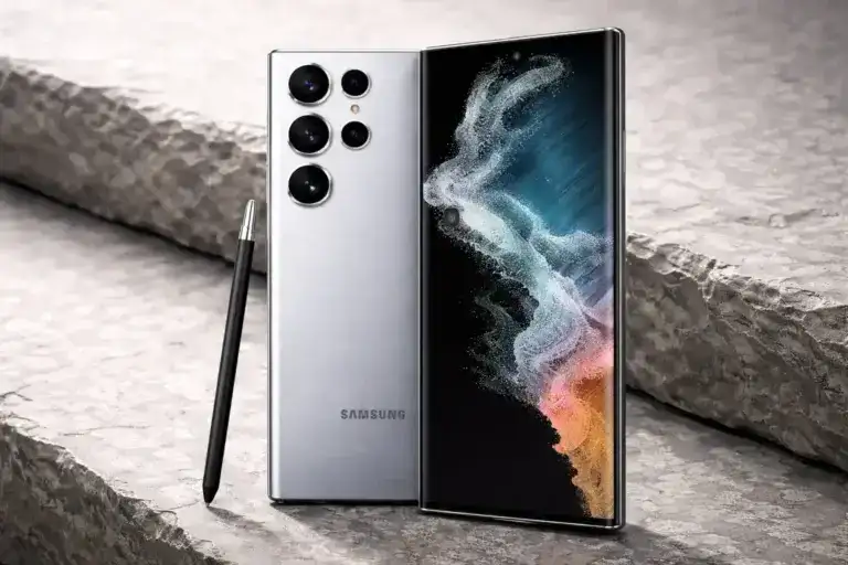 Samsung Galaxy S25 Ultra in Titanium Silverblue with a 200 MP camera system and 6.9-inch Dynamic AMOLED 2X display, featuring an S Pen.